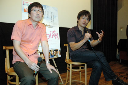 萩生田宏治監督（写真右）、根岸洋之プロデューサー（写真左）