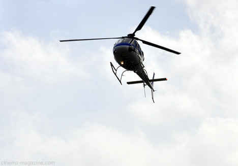 ヘリコプターでフー・ジュンが到着