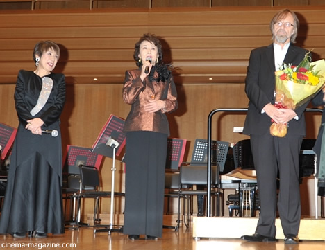 ヤン・A・P・カチュマレク　コンサートの舞台挨拶に登壇した松井久子監督、吉行和子、ヤン・A・P・カチュマレク(左から)